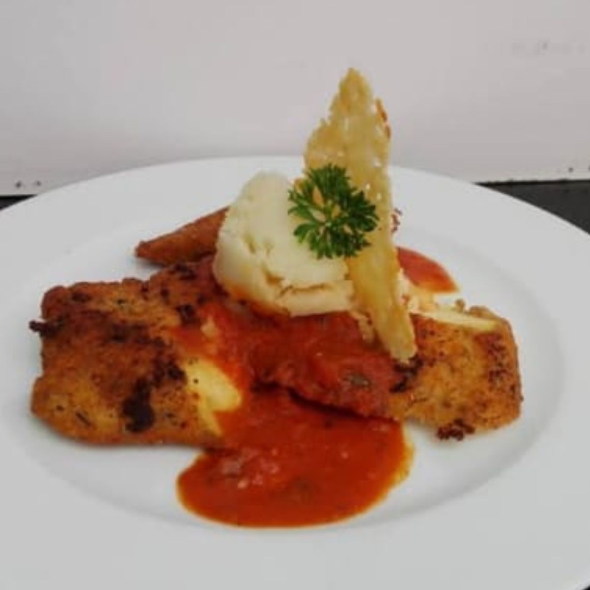 Montaje corporativo con copas y charolas